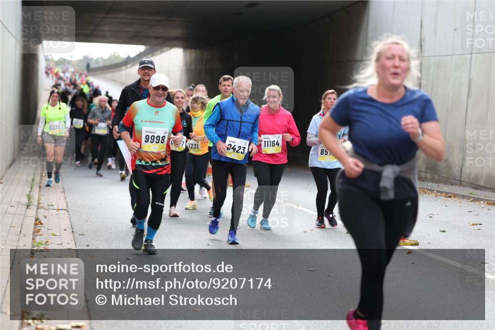 05.10.2025 - 20. swb-Marathon Bremen Michael Strokosch http://msf.ph/oto/9207174 05.10.2025 10:59:39 Laufen 11233, 20, 9998, 71231, 3423, 11164, 85 meine-sportfotos.de