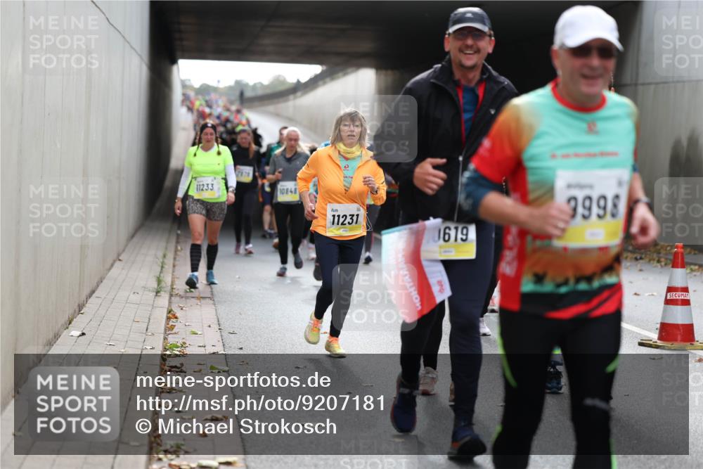 05.10.2025 - 20. swb-Marathon Bremen Michael Strokosch http://msf.ph/oto/9207181 05.10.2025 10:59:41 Laufen 11233, 7878, 10848, 11231, 1619, 3998 meine-sportfotos.de