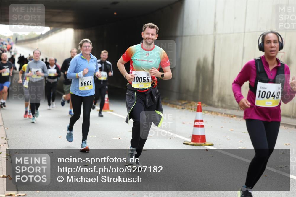 05.10.2025 - 20. swb-Marathon Bremen Michael Strokosch http://msf.ph/oto/9207182 05.10.2025 10:53:05 Laufen 9608, 20, 10055, 10049 meine-sportfotos.de