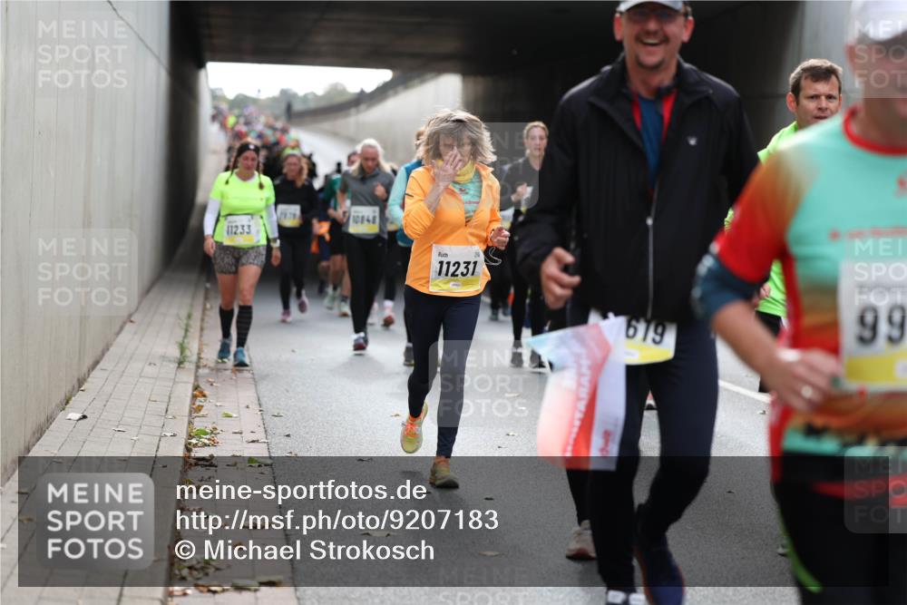 05.10.2025 - 20. swb-Marathon Bremen Michael Strokosch http://msf.ph/oto/9207183 05.10.2025 10:59:42 Laufen 11233, 10848, 11231, 99, 619 meine-sportfotos.de