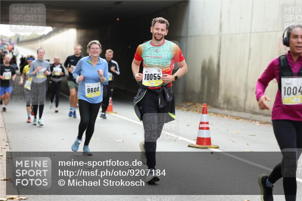 05.10.2025 - 20. swb-Marathon Bremen Michael Strokosch http://msf.ph/oto/9207184 05.10.2025 10:53:05 Laufen 1172, 2, 25, 9608, 10055, 1004 meine-sportfotos.de