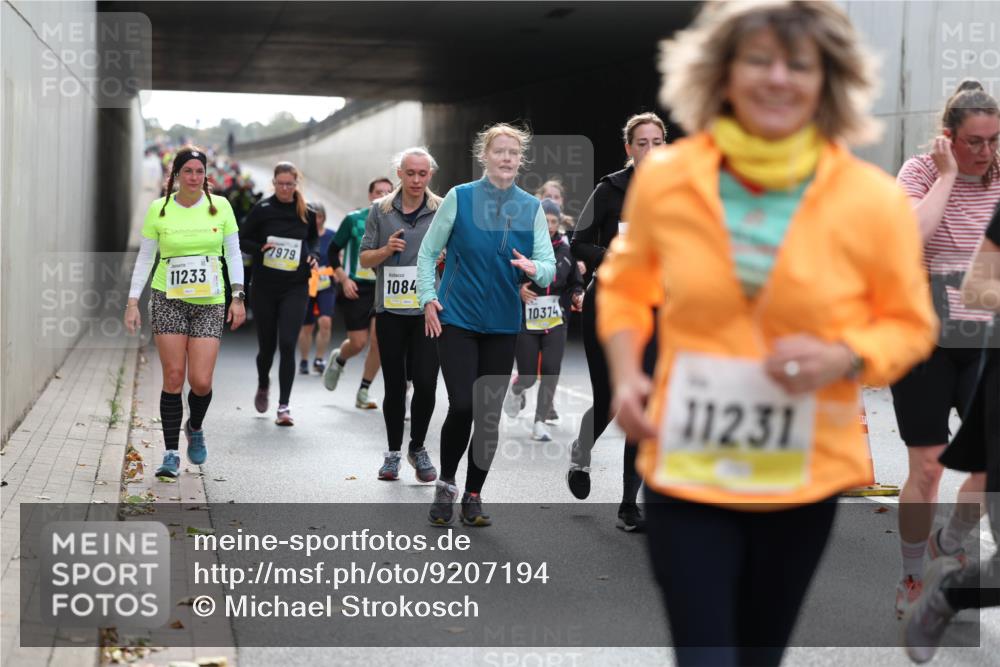 05.10.2025 - 20. swb-Marathon Bremen Michael Strokosch http://msf.ph/oto/9207194 05.10.2025 10:59:44 Laufen 7979, 11233, 1084, 10374, 11231 meine-sportfotos.de