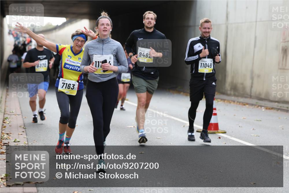 05.10.2025 - 20. swb-Marathon Bremen Michael Strokosch http://msf.ph/oto/9207200 05.10.2025 10:53:09 Laufen 9370, 11, 9462, 11049, 7163 meine-sportfotos.de