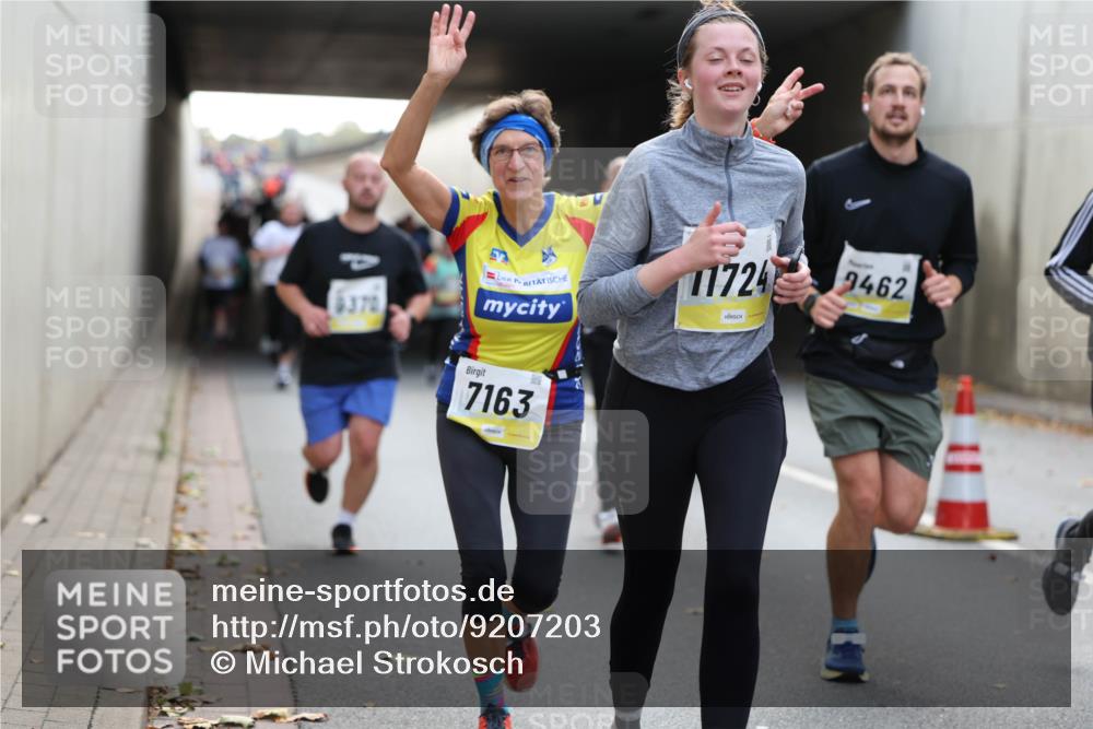 05.10.2025 - 20. swb-Marathon Bremen Michael Strokosch http://msf.ph/oto/9207203 05.10.2025 10:53:10 Laufen 6376, 1724, 9462, 7163 meine-sportfotos.de