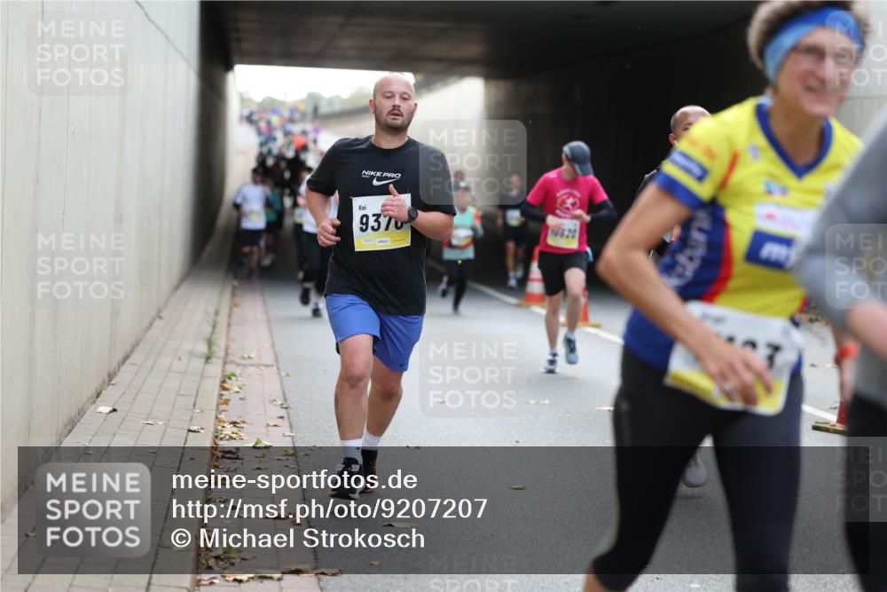 05.10.2025 - 20. swb-Marathon Bremen Michael Strokosch http://msf.ph/oto/9207207 05.10.2025 10:53:11 Laufen 9370, 1620 meine-sportfotos.de