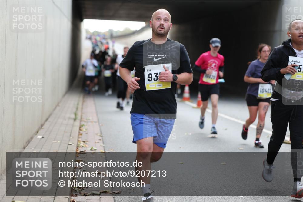05.10.2025 - 20. swb-Marathon Bremen Michael Strokosch http://msf.ph/oto/9207213 05.10.2025 10:53:11 Laufen 93, 02570, 10401, 5 meine-sportfotos.de