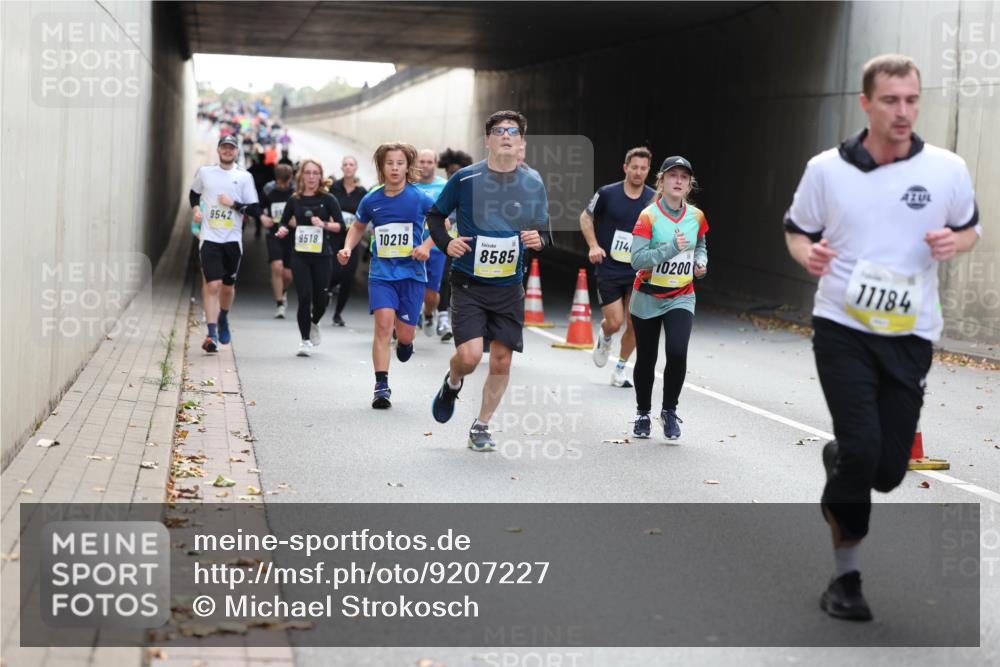 05.10.2025 - 20. swb-Marathon Bremen Michael Strokosch http://msf.ph/oto/9207227 05.10.2025 10:53:15 Laufen 9542, 9518, 10219, 8585, 114, 10200, 11184 meine-sportfotos.de