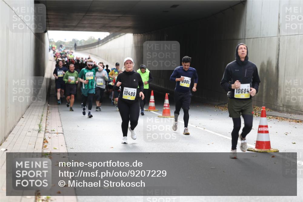 05.10.2025 - 20. swb-Marathon Bremen Michael Strokosch http://msf.ph/oto/9207229 05.10.2025 10:59:54 Laufen 1962, 11468, 11270, 10498, 9901, 10684 meine-sportfotos.de
