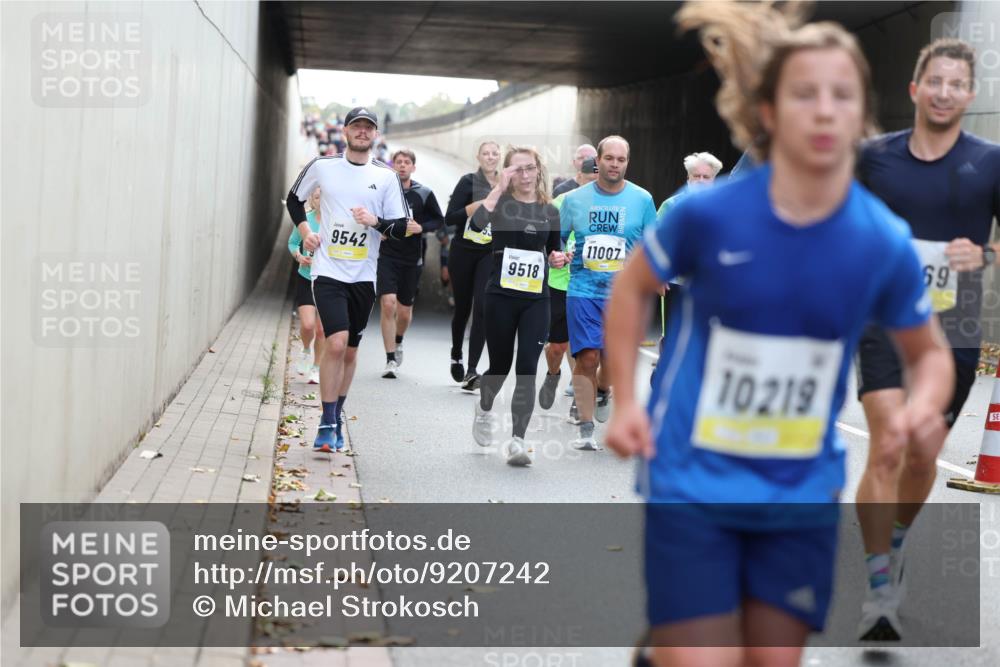 05.10.2025 - 20. swb-Marathon Bremen Michael Strokosch http://msf.ph/oto/9207242 05.10.2025 10:53:18 Laufen 9542, 9518, 11007, 69, 10219 meine-sportfotos.de