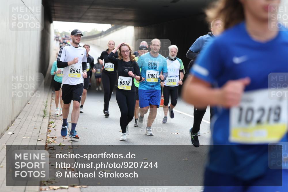 05.10.2025 - 20. swb-Marathon Bremen Michael Strokosch http://msf.ph/oto/9207244 05.10.2025 10:53:19 Laufen 34, 9542, 10353, 11007, 10561, 9518, 10219 meine-sportfotos.de