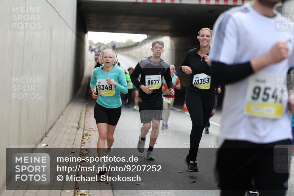 05.10.2025 - 20. swb-Marathon Bremen Michael Strokosch http://msf.ph/oto/9207252 05.10.2025 10:53:22 Laufen 9349, 9977, 10353, 9542 meine-sportfotos.de