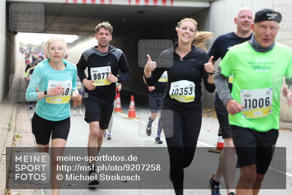 05.10.2025 - 20. swb-Marathon Bremen Michael Strokosch http://msf.ph/oto/9207258 05.10.2025 10:53:23 Laufen 9, 9977, 10353, 11006 meine-sportfotos.de