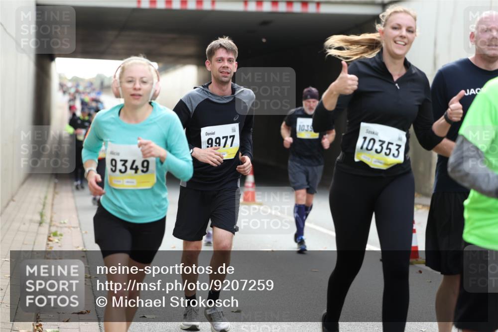 05.10.2025 - 20. swb-Marathon Bremen Michael Strokosch http://msf.ph/oto/9207259 05.10.2025 10:53:23 Laufen 9349, 9977, 1035, 10353 meine-sportfotos.de