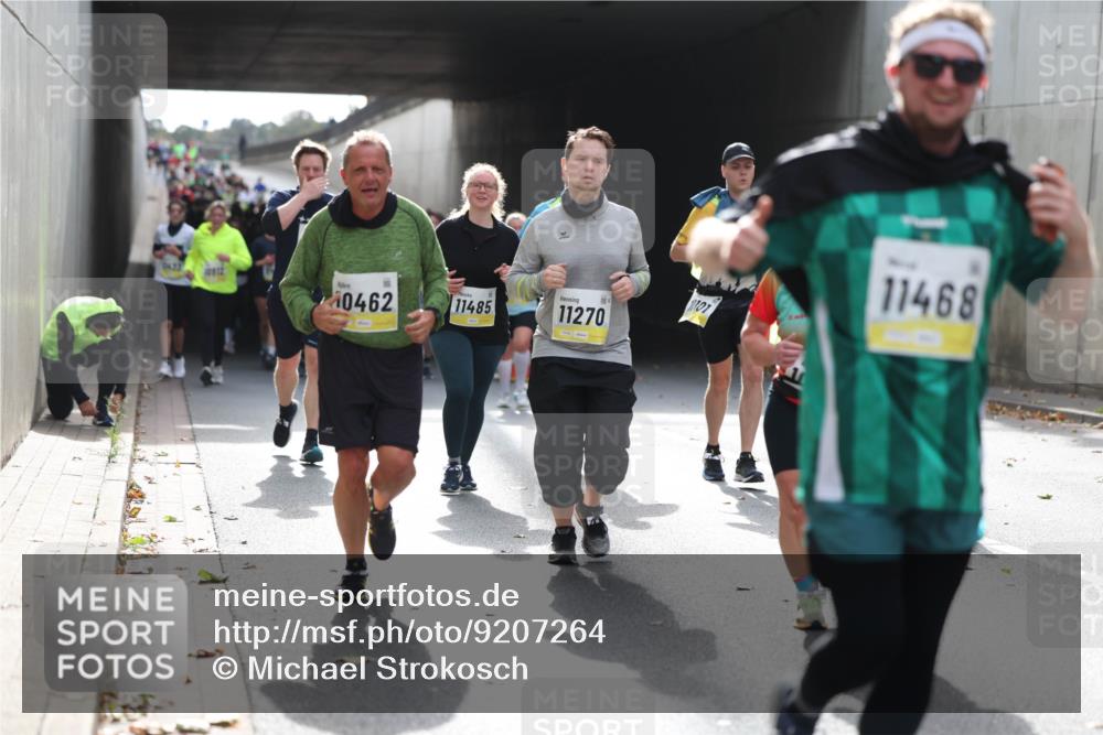 05.10.2025 - 20. swb-Marathon Bremen Michael Strokosch http://msf.ph/oto/9207264 05.10.2025 11:00:01 Laufen 1432, 10812, 10462, 11485, 11270, 11468 meine-sportfotos.de