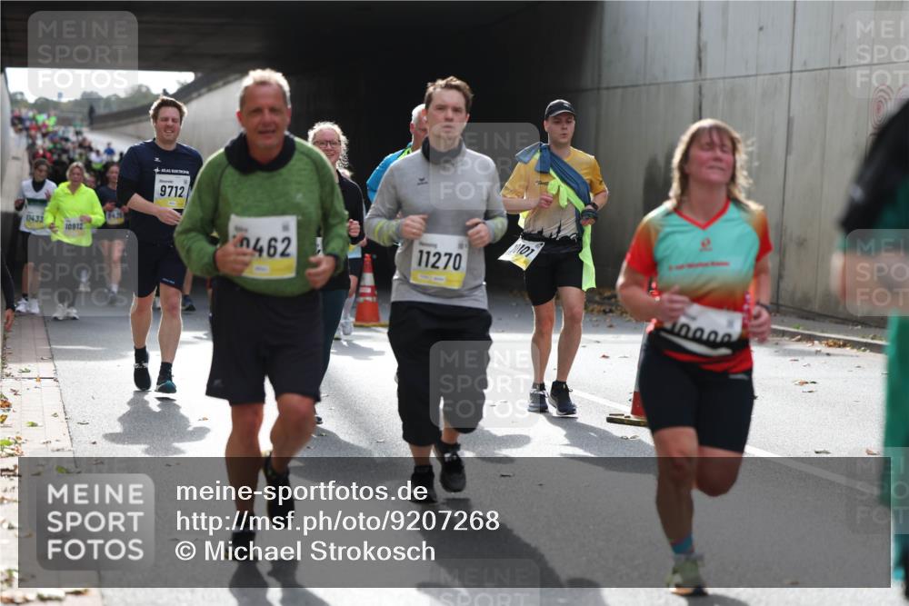 05.10.2025 - 20. swb-Marathon Bremen Michael Strokosch http://msf.ph/oto/9207268 05.10.2025 11:00:02 Laufen 11433, 10912, 9712, 10101, 11270, 0462 meine-sportfotos.de