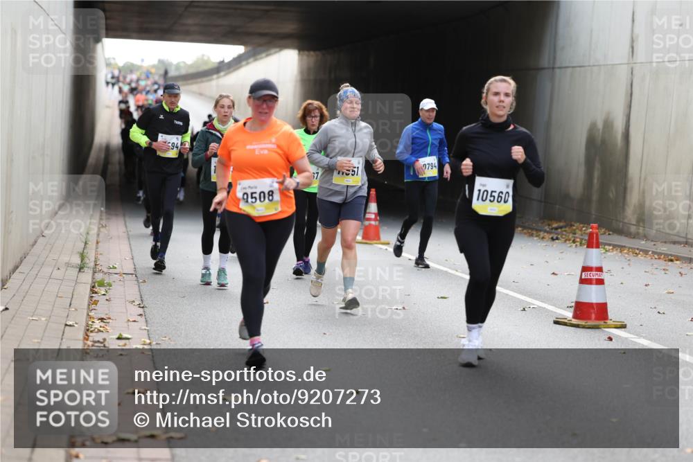 05.10.2025 - 20. swb-Marathon Bremen Michael Strokosch http://msf.ph/oto/9207273 05.10.2025 10:53:27 Laufen 1, 594, 9508, 67, 551, 0794, 10560 meine-sportfotos.de