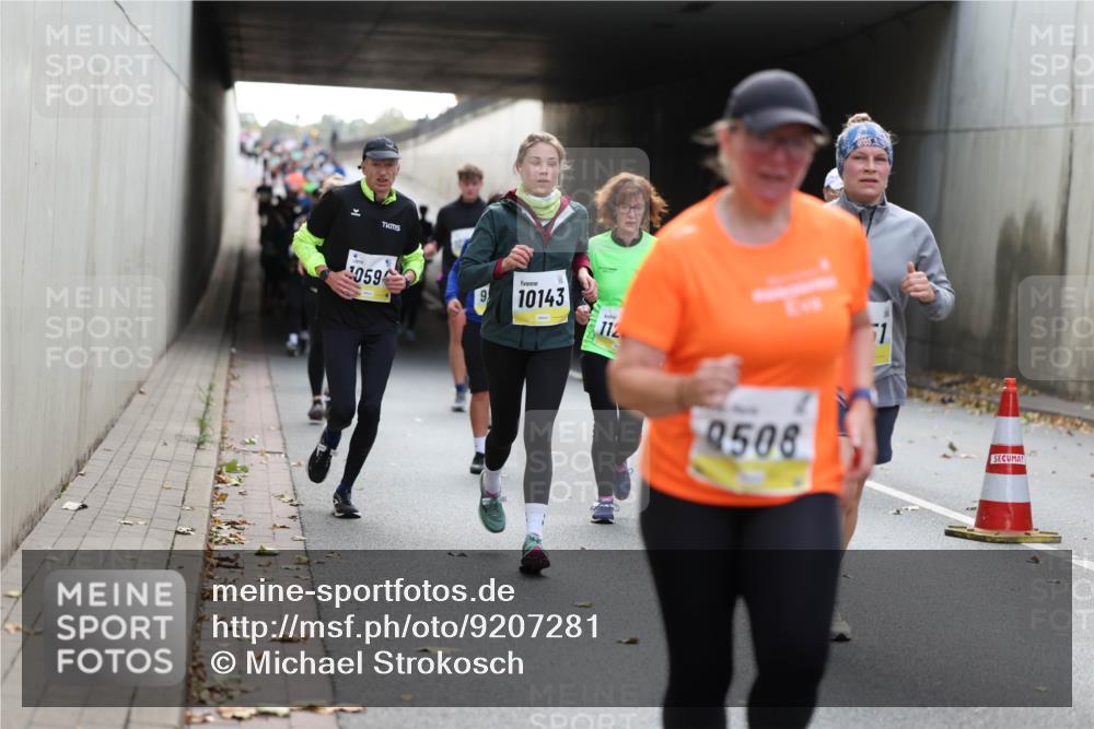05.10.2025 - 20. swb-Marathon Bremen Michael Strokosch http://msf.ph/oto/9207281 05.10.2025 10:53:29 Laufen 0594, 9, 10143, 112, 508 meine-sportfotos.de