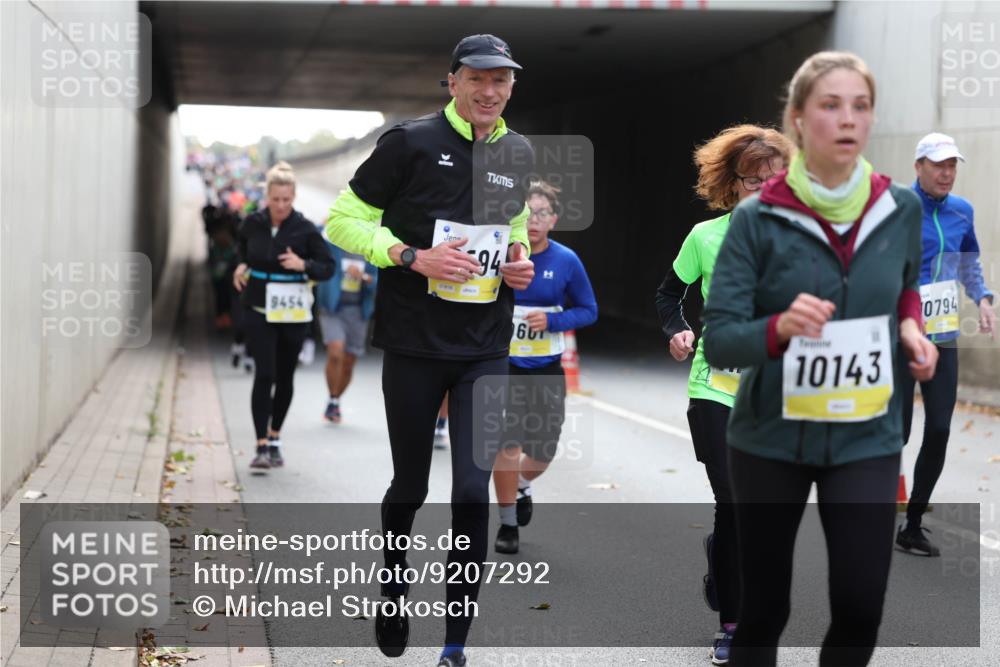 05.10.2025 - 20. swb-Marathon Bremen Michael Strokosch http://msf.ph/oto/9207292 05.10.2025 10:53:31 Laufen 9454, 94, 16, 10143, 0794 meine-sportfotos.de