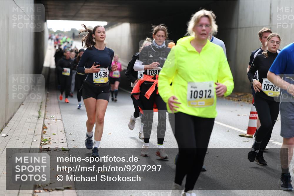 05.10.2025 - 20. swb-Marathon Bremen Michael Strokosch http://msf.ph/oto/9207297 05.10.2025 11:00:10 Laufen 9438, 1099, 99, 10912, 10769 meine-sportfotos.de