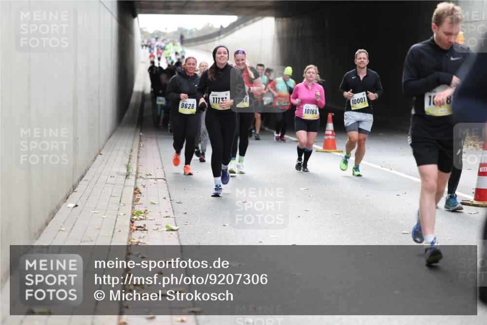 05.10.2025 - 20. swb-Marathon Bremen Michael Strokosch http://msf.ph/oto/9207306 05.10.2025 11:00:13 Laufen 1113, 58, 9628, 10001, 10168, 168 meine-sportfotos.de