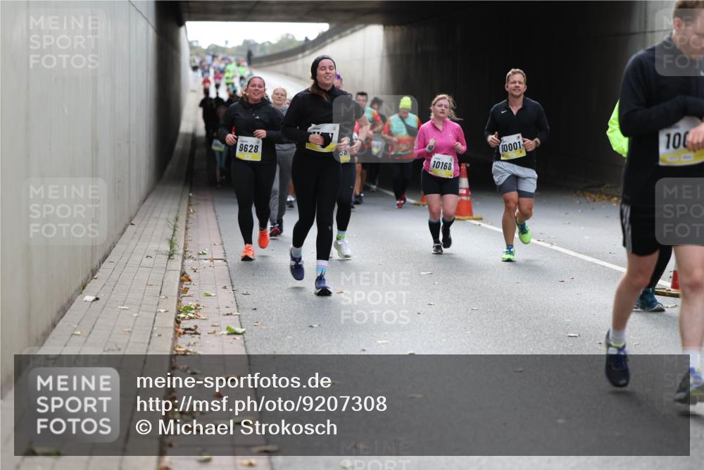 05.10.2025 - 20. swb-Marathon Bremen Michael Strokosch http://msf.ph/oto/9207308 05.10.2025 11:00:13 Laufen 9628, 10001, 100, 10168 meine-sportfotos.de
