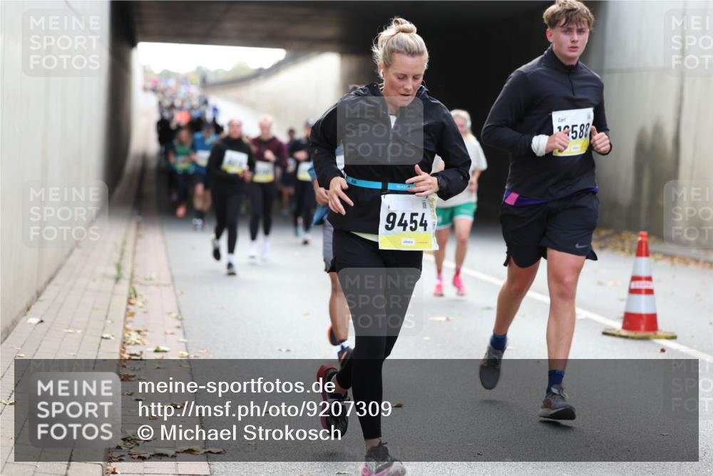 05.10.2025 - 20. swb-Marathon Bremen Michael Strokosch http://msf.ph/oto/9207309 05.10.2025 10:53:34 Laufen 9454, 588 meine-sportfotos.de