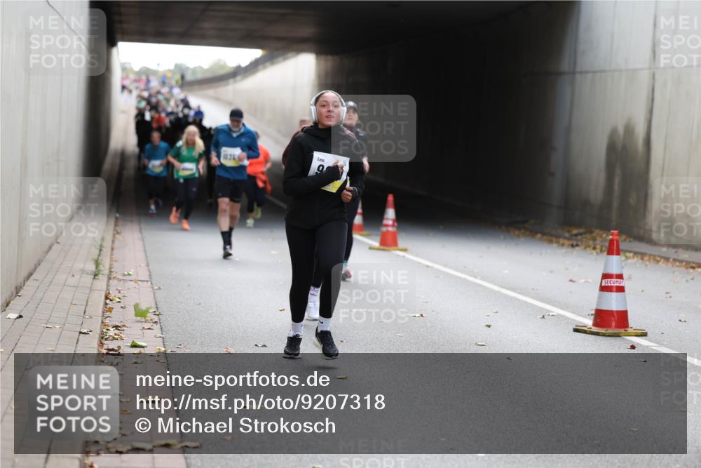 05.10.2025 - 20. swb-Marathon Bremen Michael Strokosch http://msf.ph/oto/9207318 05.10.2025 10:53:37 Laufen 1036 meine-sportfotos.de