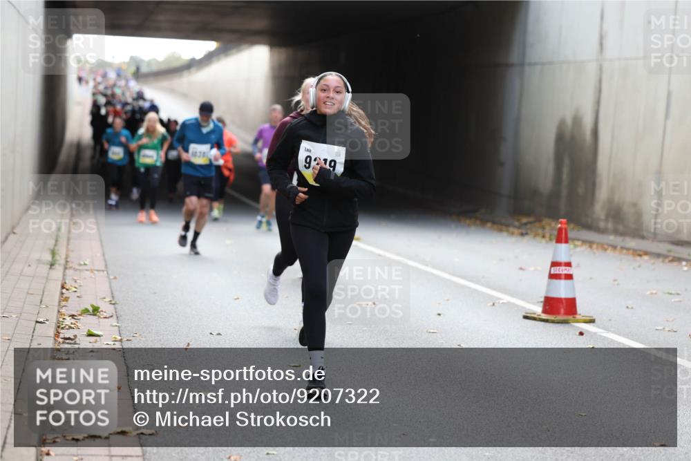 05.10.2025 - 20. swb-Marathon Bremen Michael Strokosch http://msf.ph/oto/9207322 05.10.2025 10:53:37 Laufen 9219 meine-sportfotos.de