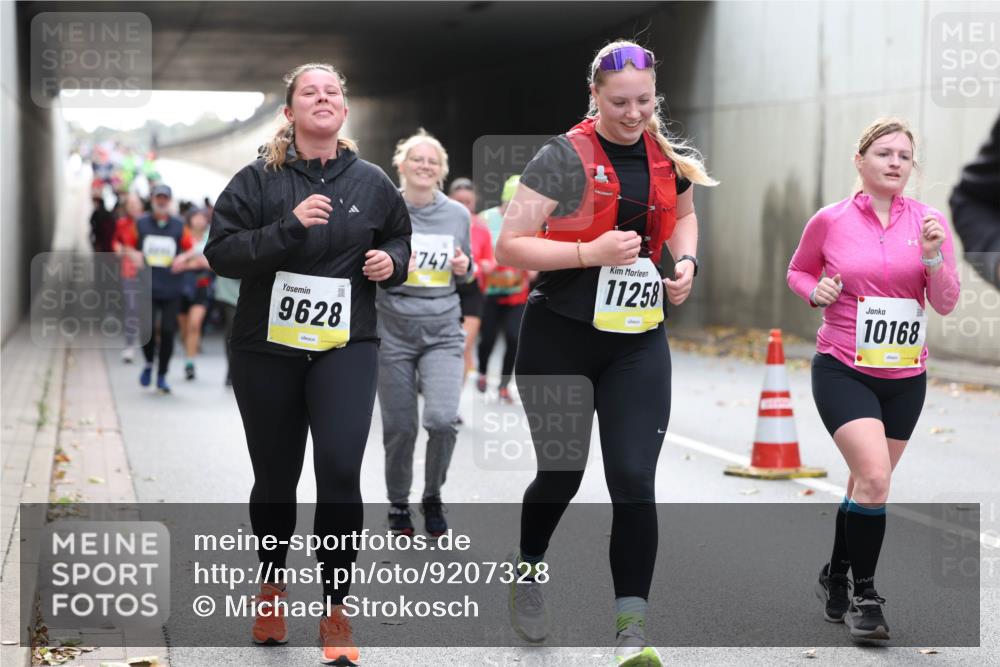 05.10.2025 - 20. swb-Marathon Bremen Michael Strokosch http://msf.ph/oto/9207328 05.10.2025 11:00:17 Laufen 9628, 747, 11258, 10168 meine-sportfotos.de