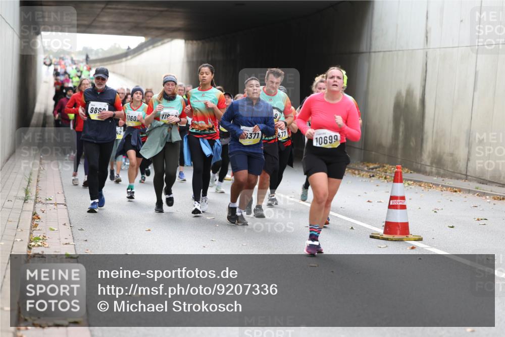 05.10.2025 - 20. swb-Marathon Bremen Michael Strokosch http://msf.ph/oto/9207336 05.10.2025 11:00:19 Laufen 989, 116, 1160, 371, 477, 10699 meine-sportfotos.de