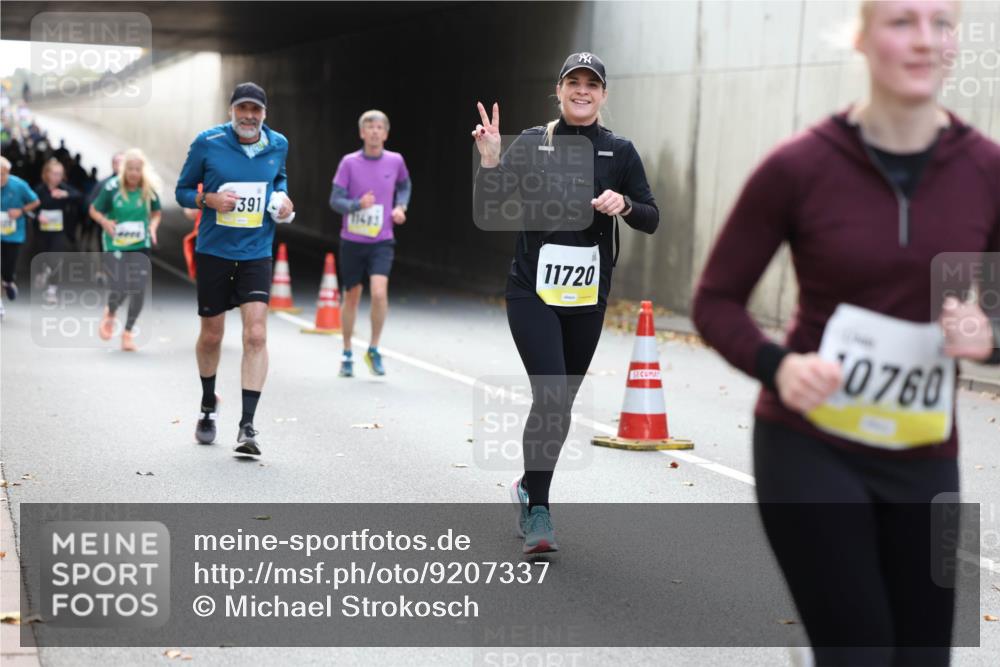 05.10.2025 - 20. swb-Marathon Bremen Michael Strokosch http://msf.ph/oto/9207337 05.10.2025 10:53:40 Laufen 391, 81483, 11720, 0760 meine-sportfotos.de