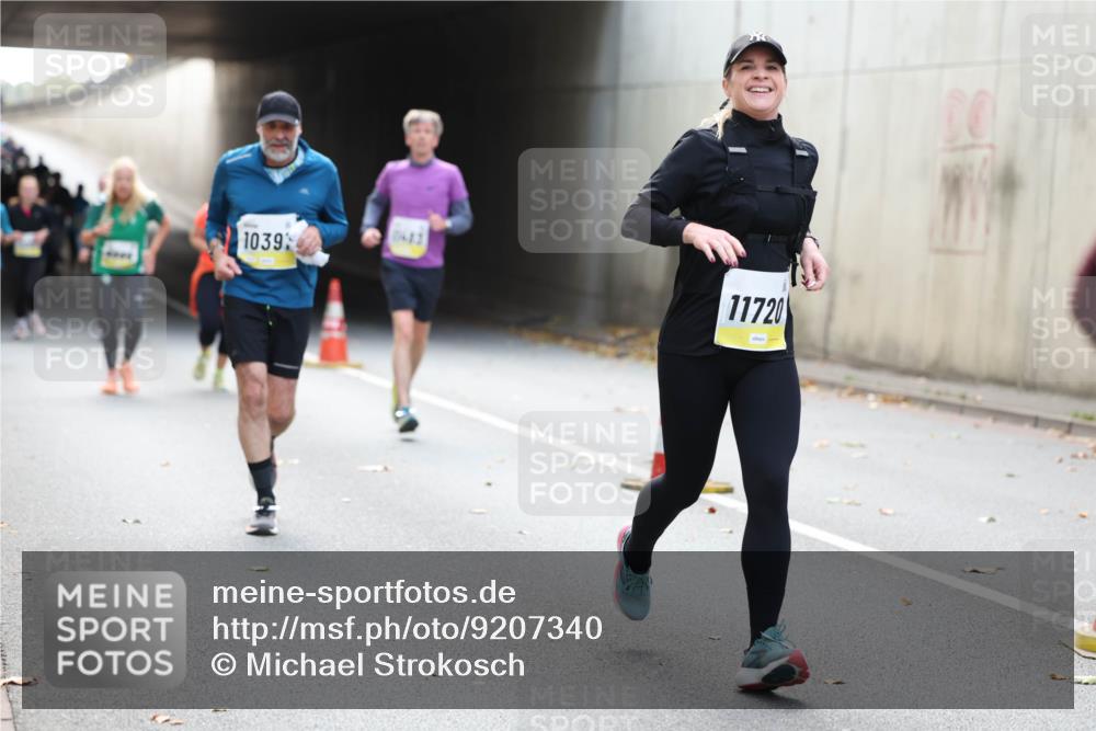 05.10.2025 - 20. swb-Marathon Bremen Michael Strokosch http://msf.ph/oto/9207340 05.10.2025 10:53:40 Laufen 1039, 11720 meine-sportfotos.de
