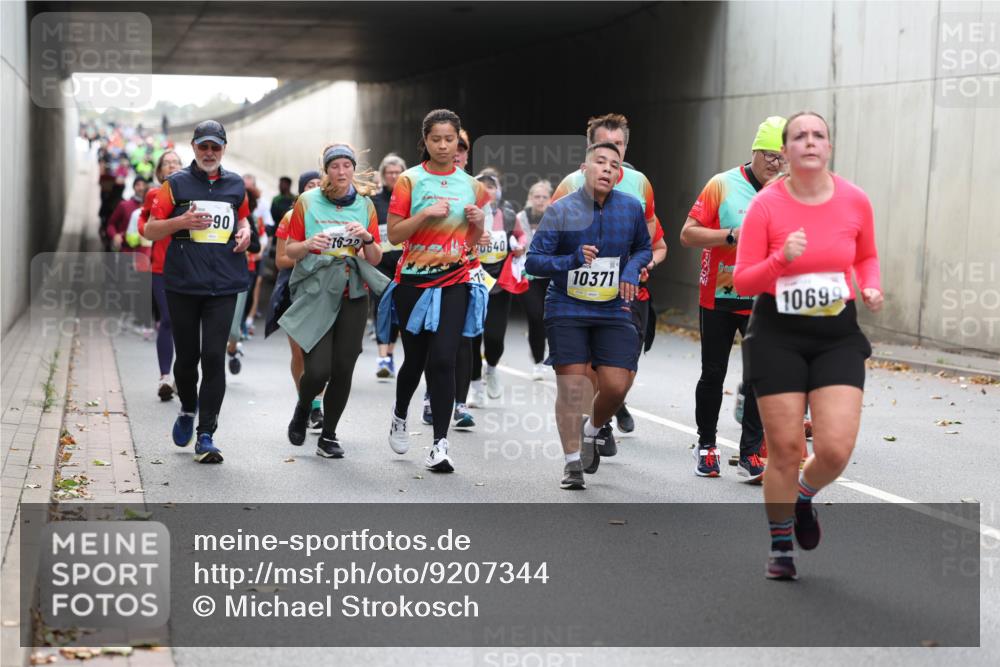 05.10.2025 - 20. swb-Marathon Bremen Michael Strokosch http://msf.ph/oto/9207344 05.10.2025 11:00:21 Laufen 90, 16, 22, 40640, 70, 10371, 20901, 10699 meine-sportfotos.de
