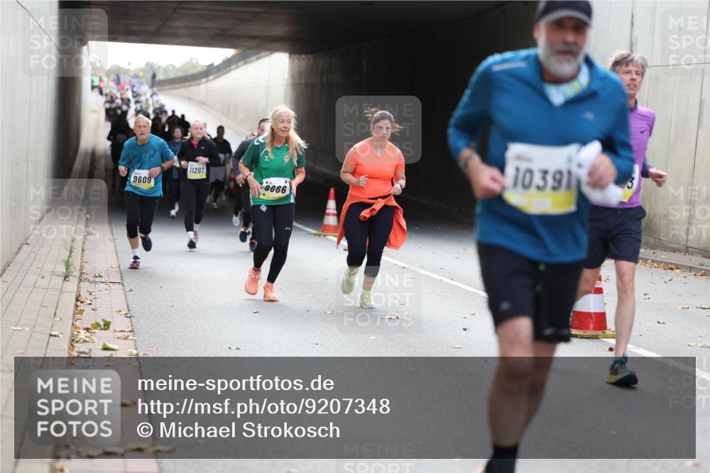 05.10.2025 - 20. swb-Marathon Bremen Michael Strokosch http://msf.ph/oto/9207348 05.10.2025 10:53:42 Laufen 9609, 11207, 9666, 10391 meine-sportfotos.de
