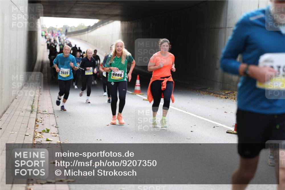 05.10.2025 - 20. swb-Marathon Bremen Michael Strokosch http://msf.ph/oto/9207350 05.10.2025 10:53:43 Laufen 9609, 11207, 9666 meine-sportfotos.de