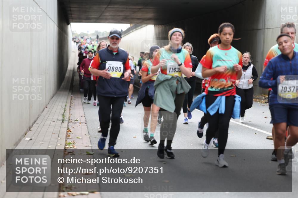 05.10.2025 - 20. swb-Marathon Bremen Michael Strokosch http://msf.ph/oto/9207351 05.10.2025 11:00:22 Laufen 9890, 1162, 10371 meine-sportfotos.de
