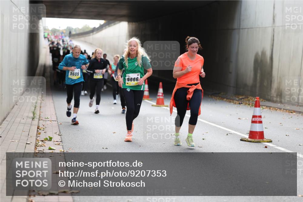 05.10.2025 - 20. swb-Marathon Bremen Michael Strokosch http://msf.ph/oto/9207353 05.10.2025 10:53:43 Laufen 9609, 11207, 9666 meine-sportfotos.de