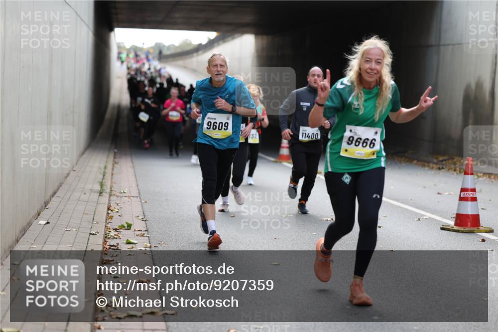 05.10.2025 - 20. swb-Marathon Bremen Michael Strokosch http://msf.ph/oto/9207359 05.10.2025 10:53:45 Laufen 9609, 11400, 37, 9666 meine-sportfotos.de