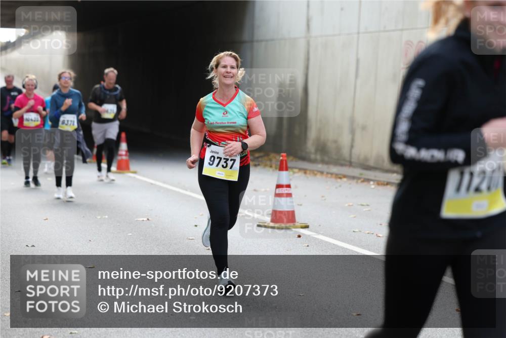 05.10.2025 - 20. swb-Marathon Bremen Michael Strokosch http://msf.ph/oto/9207373 05.10.2025 10:53:49 Laufen 8371, 9737, 1120 meine-sportfotos.de