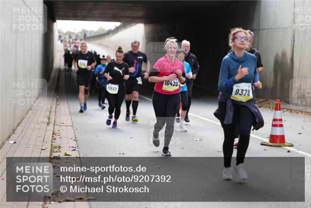 05.10.2025 - 20. swb-Marathon Bremen Michael Strokosch http://msf.ph/oto/9207392 05.10.2025 10:53:52 Laufen 7215, 11582, 10420, 9378 meine-sportfotos.de
