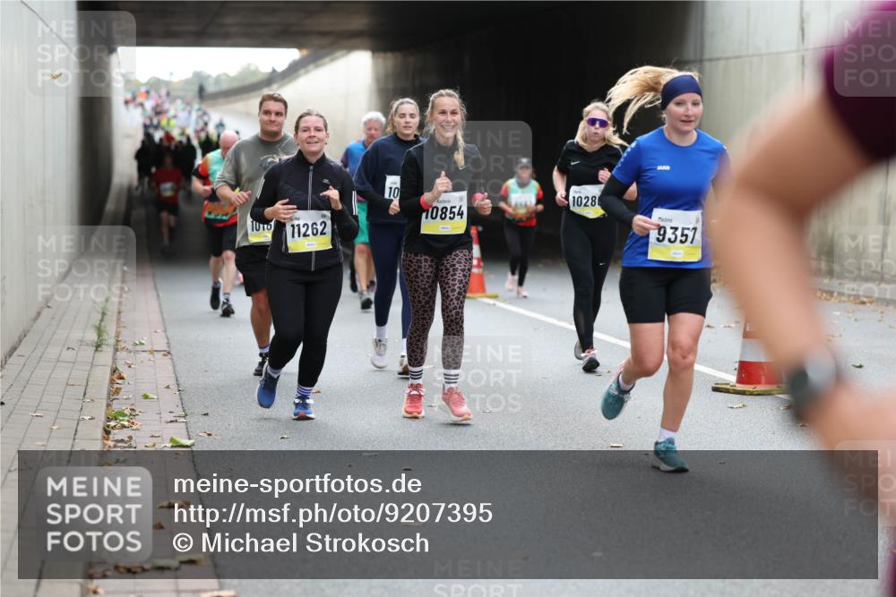05.10.2025 - 20. swb-Marathon Bremen Michael Strokosch http://msf.ph/oto/9207395 05.10.2025 11:00:36 Laufen 10, 11262, 10, 10854, 10286, 9357 meine-sportfotos.de