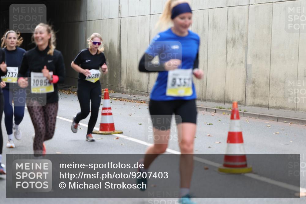 05.10.2025 - 20. swb-Marathon Bremen Michael Strokosch http://msf.ph/oto/9207403 05.10.2025 11:00:37 Laufen 737, 10854, 10286, 9357 meine-sportfotos.de