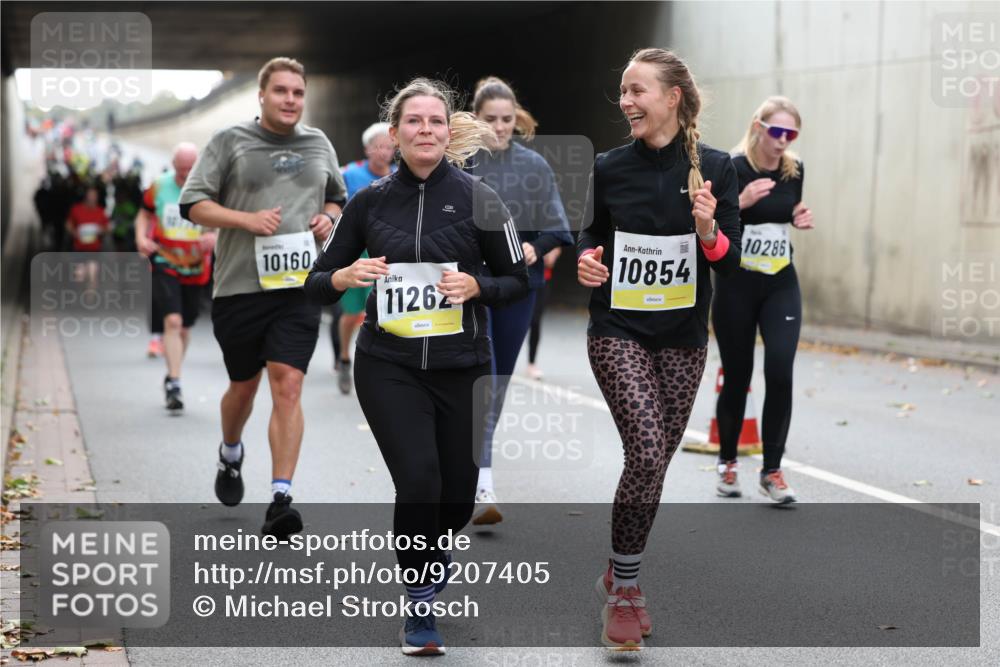 05.10.2025 - 20. swb-Marathon Bremen Michael Strokosch http://msf.ph/oto/9207405 05.10.2025 11:00:38 Laufen 10160, 11262, 10854, 10286 meine-sportfotos.de