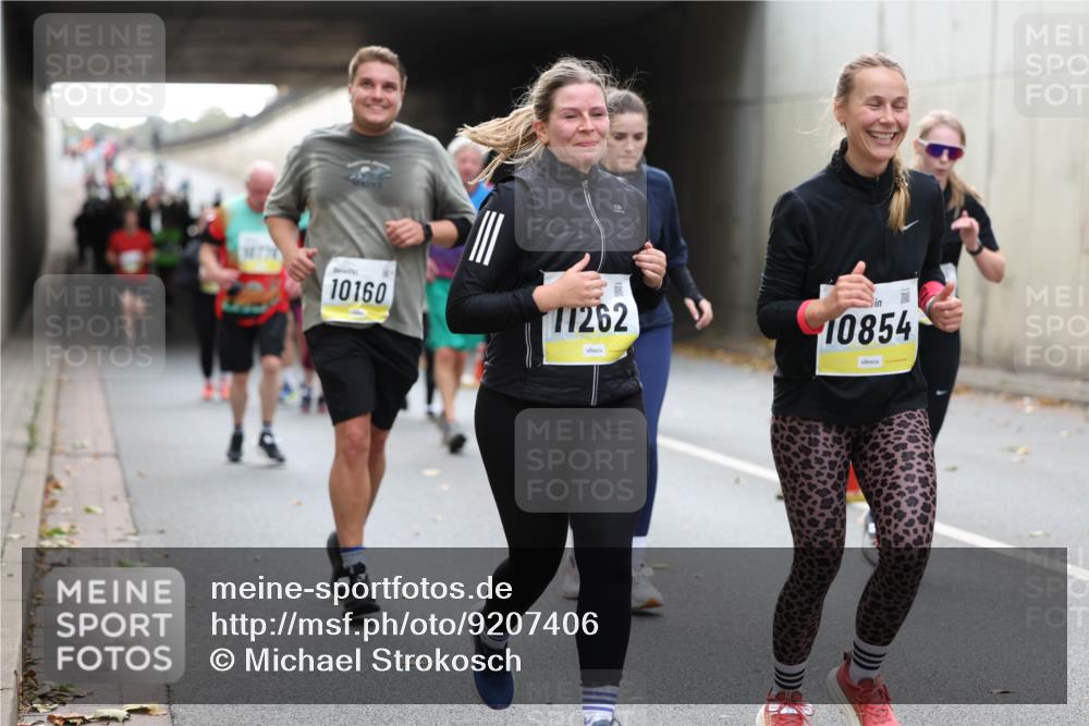 05.10.2025 - 20. swb-Marathon Bremen Michael Strokosch http://msf.ph/oto/9207406 05.10.2025 11:00:38 Laufen 10160, 11262, 10854 meine-sportfotos.de