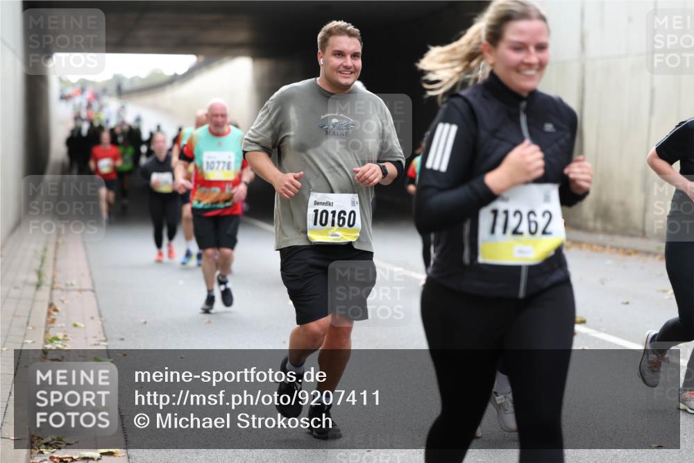 05.10.2025 - 20. swb-Marathon Bremen Michael Strokosch http://msf.ph/oto/9207411 05.10.2025 11:00:39 Laufen 10776, 10160, 11262 meine-sportfotos.de