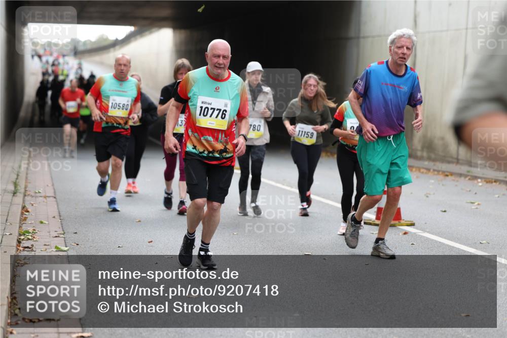 05.10.2025 - 20. swb-Marathon Bremen Michael Strokosch http://msf.ph/oto/9207418 05.10.2025 11:00:41 Laufen 10580, 13, 10776, 780, 11159, 2125 meine-sportfotos.de