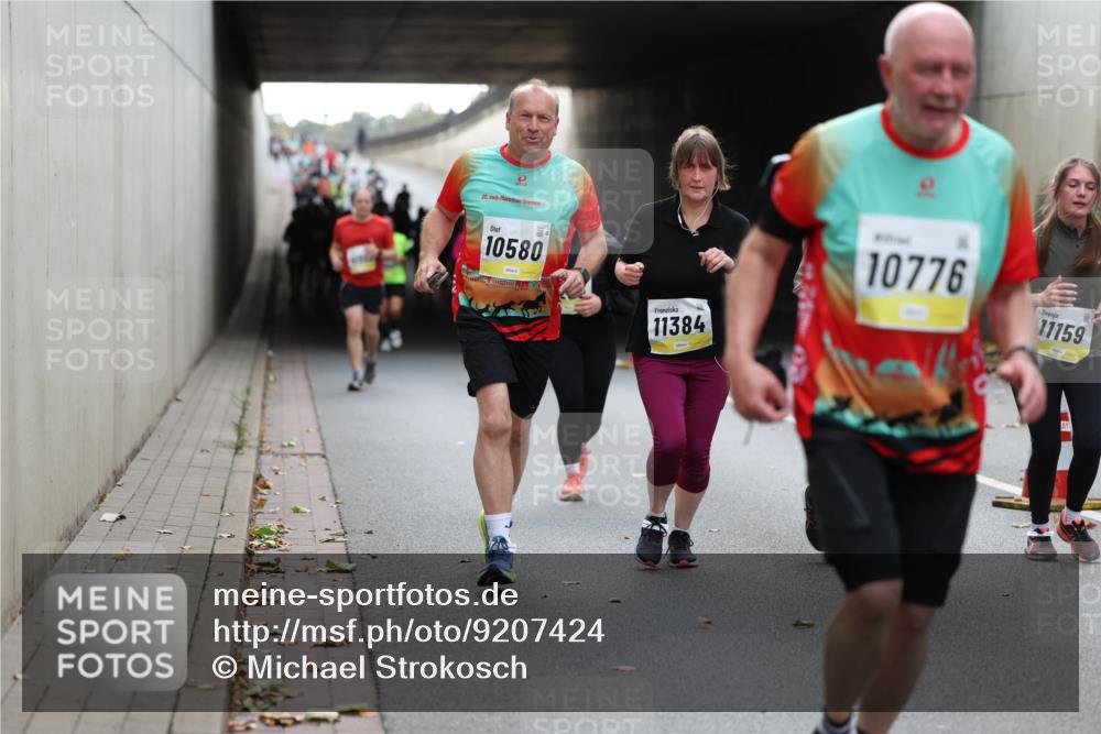 05.10.2025 - 20. swb-Marathon Bremen Michael Strokosch http://msf.ph/oto/9207424 05.10.2025 11:00:43 Laufen 20, 10580, 11384, 10776, 11159 meine-sportfotos.de