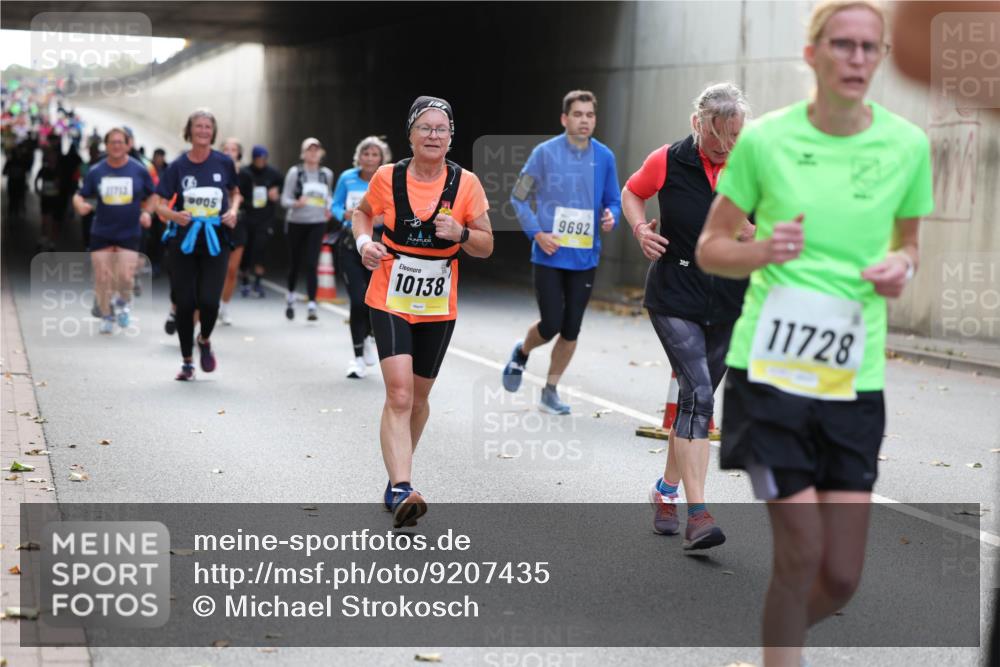 05.10.2025 - 20. swb-Marathon Bremen Michael Strokosch http://msf.ph/oto/9207435 05.10.2025 10:54:01 Laufen 005, 9692, 10138, 11728 meine-sportfotos.de