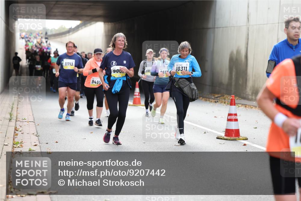 05.10.2025 - 20. swb-Marathon Bremen Michael Strokosch http://msf.ph/oto/9207442 05.10.2025 10:54:02 Laufen 11713, 1102, 900, 9495, 612, 10311 meine-sportfotos.de