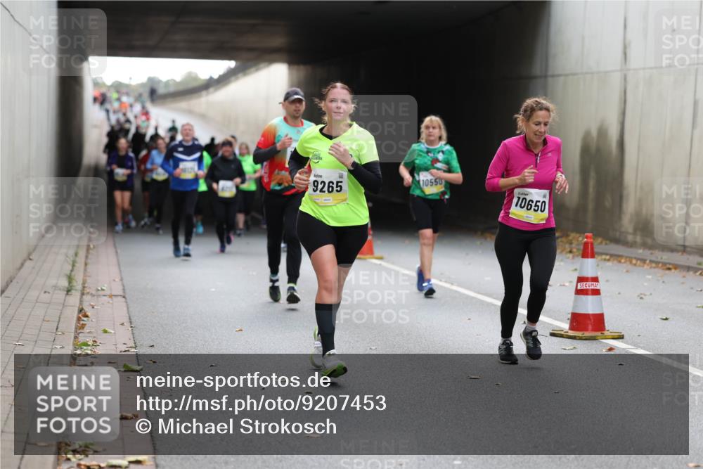 05.10.2025 - 20. swb-Marathon Bremen Michael Strokosch http://msf.ph/oto/9207453 05.10.2025 11:00:52 Laufen 9265, 10550, 10650 meine-sportfotos.de